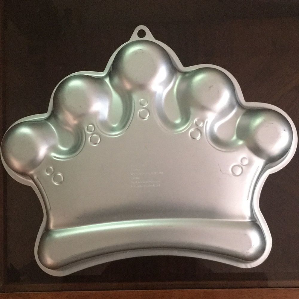 Wilton Cake Pan 2006 - #2105-1015 - Fun and Functional!
